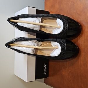 NIB Size 7.5 M Alfani Tavii Black Closed Toe Flats Shoes Quilted Faux Le…